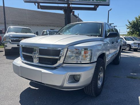 Used 2008 Dodge Dakota Laramie AWD/4WD image 2