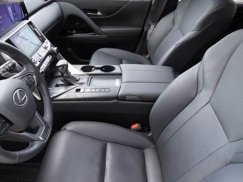 Used 2025 Lexus LX 600 4WD w/ Interior Upgrade Package image 11