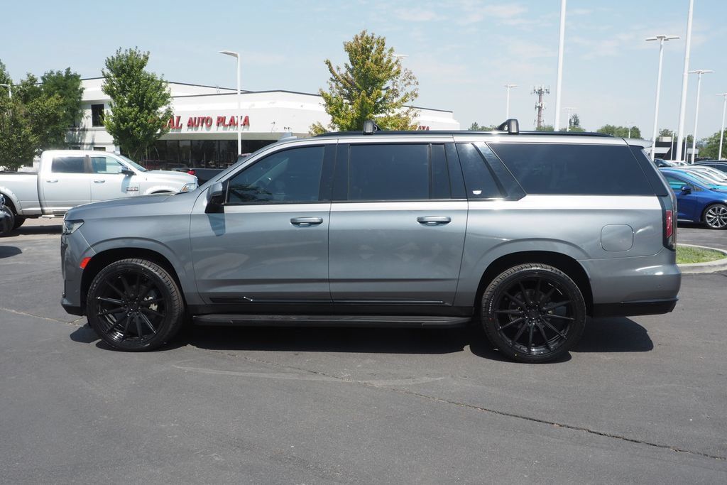 Used 2021 Cadillac Escalade ESV Sport Platinum w/ Heavy-Duty Trailer Package AWD/4WD image 4