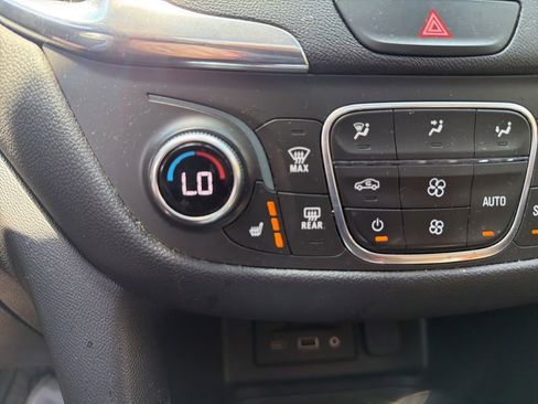 Used 2019 Chevrolet Equinox LT w/ Sun & Navigation Package FWD image 21
