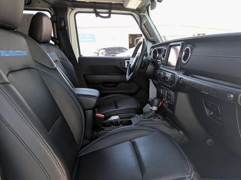 Used 2023 Jeep Wrangler Unlimited Rubicon 4xe w/ Cold Weather Group AWD/4WD image 36