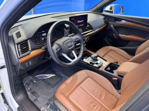 Used 2023 Audi Q5 2.0T Premium w/ Convenience Package AWD/4WD image 11