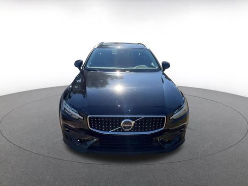 Used 2025 Volvo V60 B5 Cross Country Plus image 4