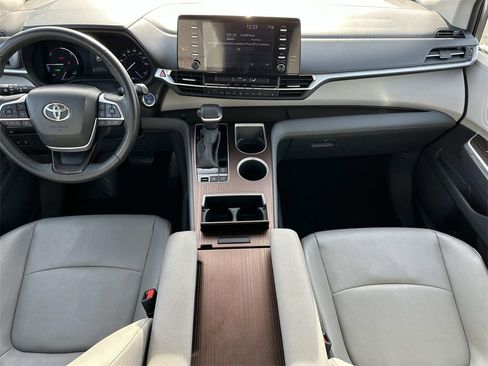 Used 2024 Toyota Sienna XLE image 14