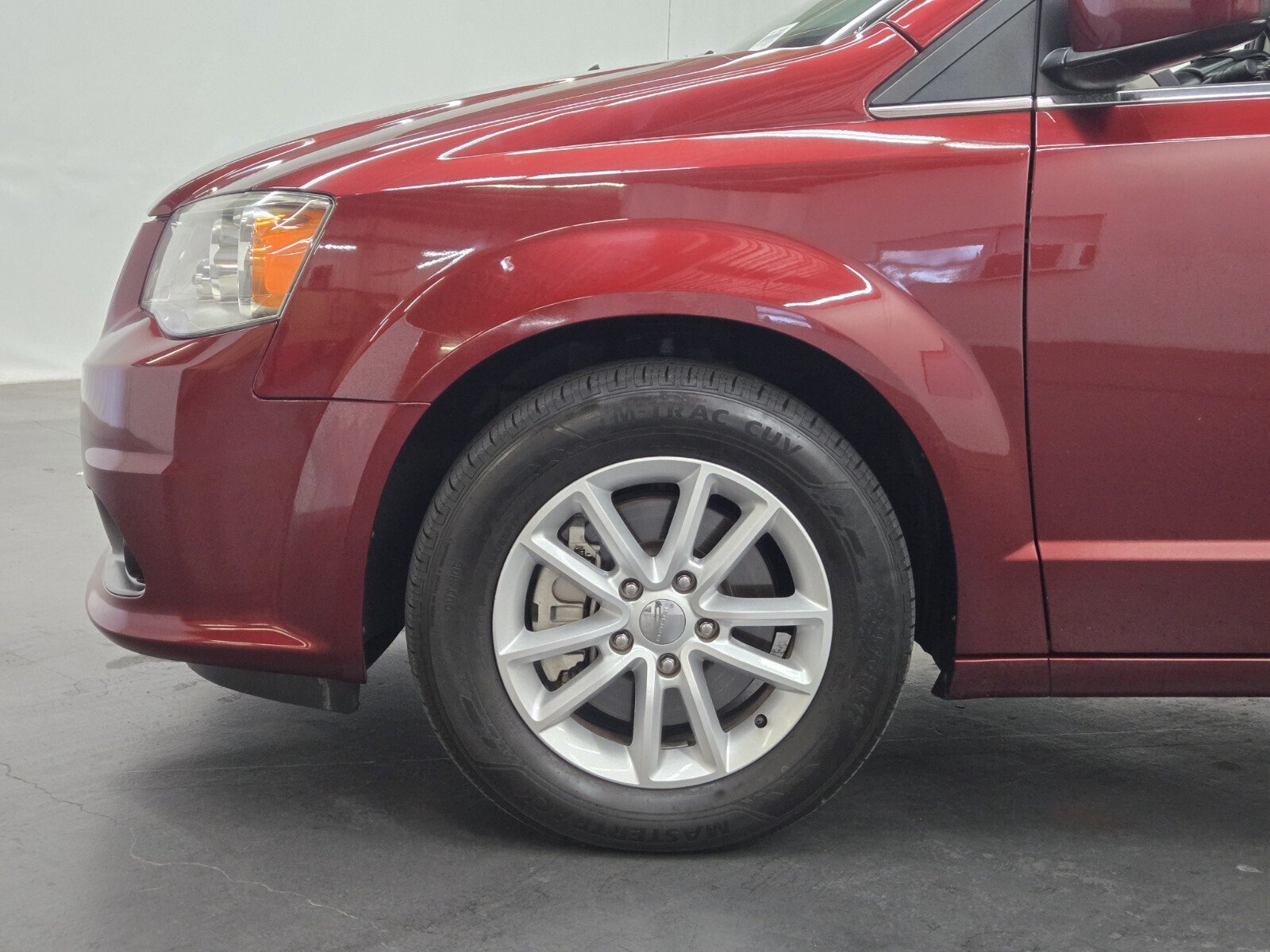 Used 2019 Dodge Grand Caravan SXT FWD image 6
