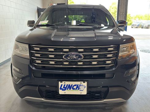Used 2017 Ford Explorer XLT w/ Equipment Group 202A AWD/4WD image 8