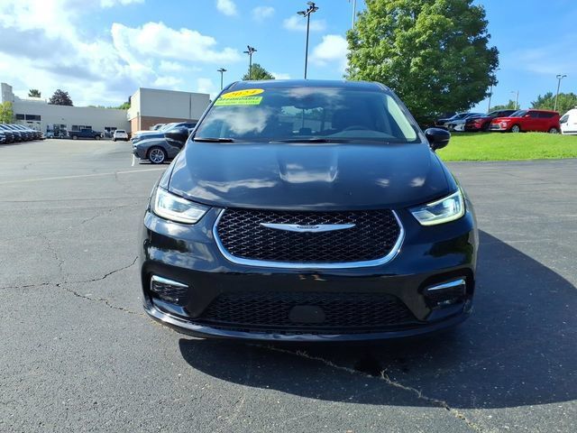 Certified 2024 Chrysler Pacifica Touring-L FWD image 2