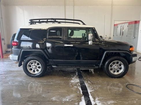 Used 2011 Toyota FJ Cruiser Base image 4