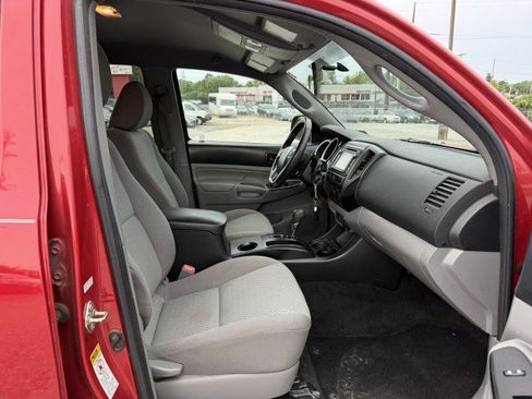 Used 2014 Toyota Tacoma PreRunner w/ Convenience Package RWD image 14