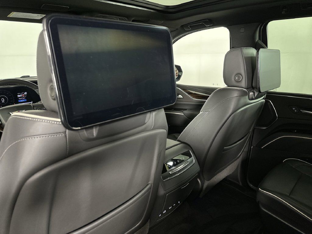 Used 2023 Cadillac Escalade Premium Luxury AWD/4WD image 39