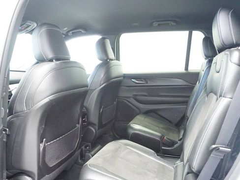 Used 2023 Jeep Grand Cherokee L Laredo image 14