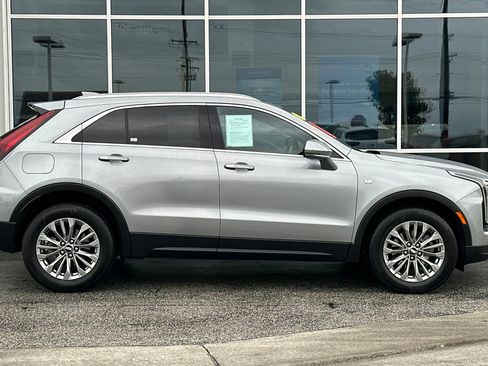 Used 2024 Cadillac XT4 Premium Luxury image 3