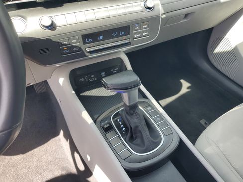 Used 2025 Hyundai Kona SEL image 22