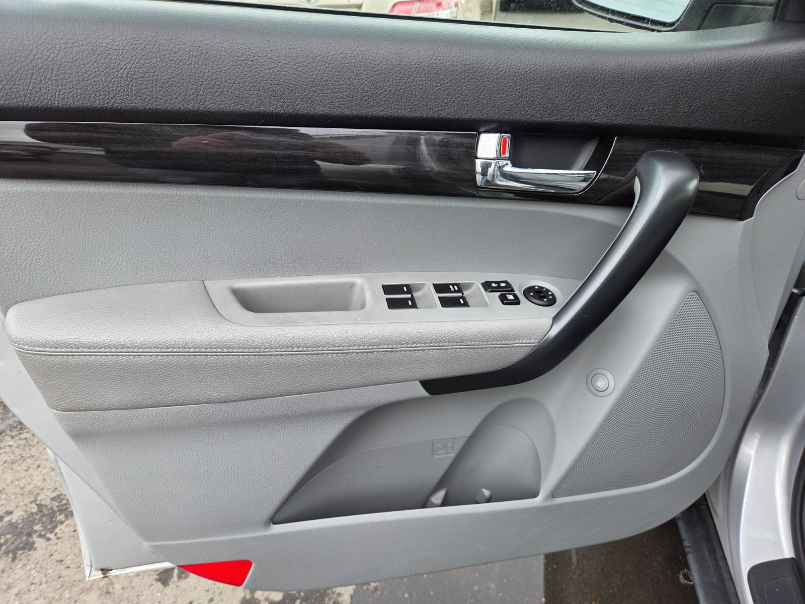 Used 2012 Kia Sorento LX w/ Convenience Pkg FWD image 7