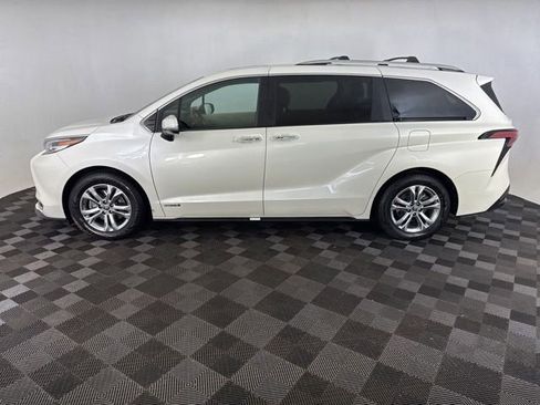 Used 2021 Toyota Sienna Platinum AWD/4WD image 10