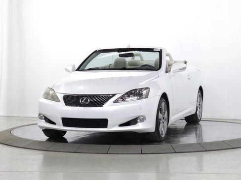 Used 2010 Lexus IS 250C w/ Luxury Pkg RWD image 3