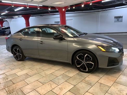 Used 2023 Nissan Altima 2.5 SR w/ SR Premium Package AWD/4WD image 5