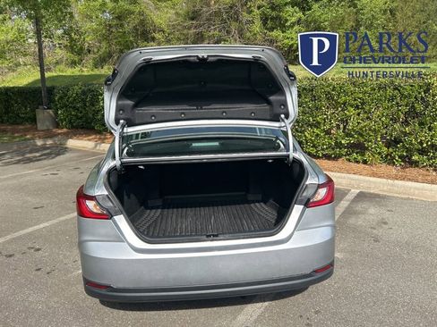 Used 2025 Toyota Camry LE image 28