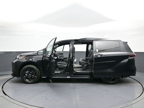 New 2026 Toyota Sienna XLE Woodland Edition image 45