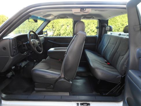 Used 2003 Chevrolet Silverado 2500 4x4 Extended Cab image 17