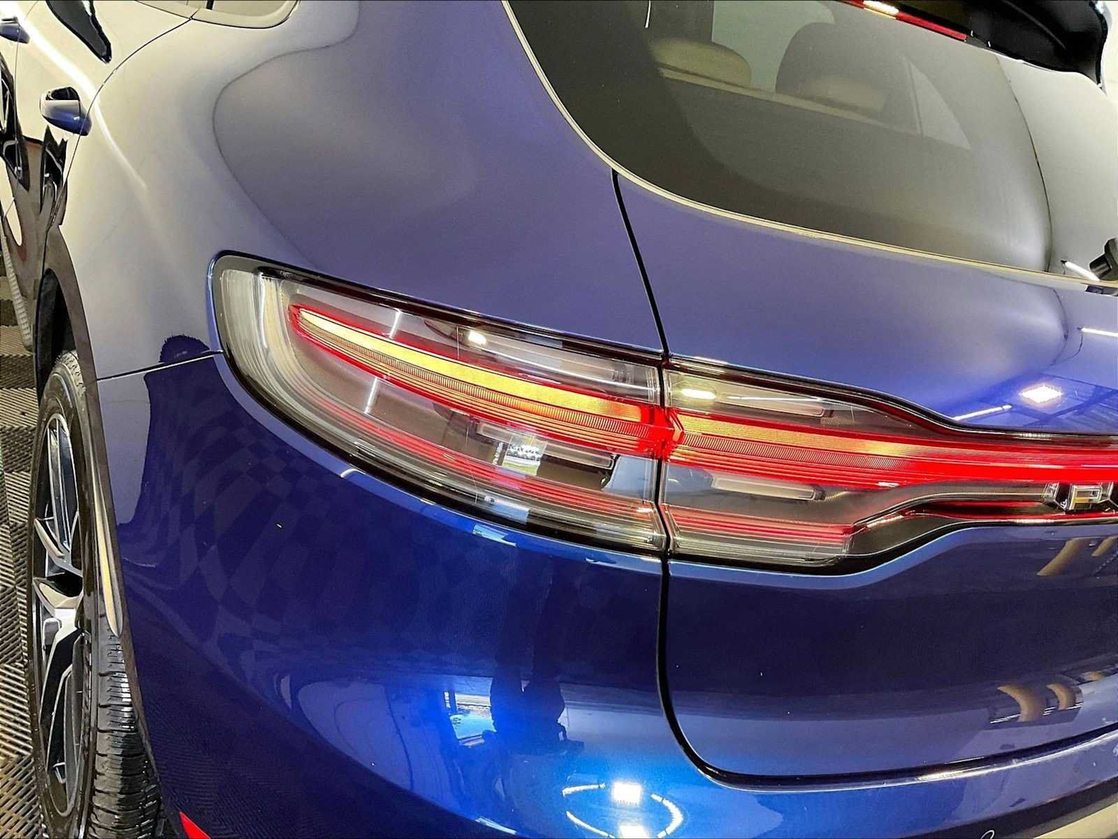 Certified 2024 Porsche Macan AWD/4WD image 30