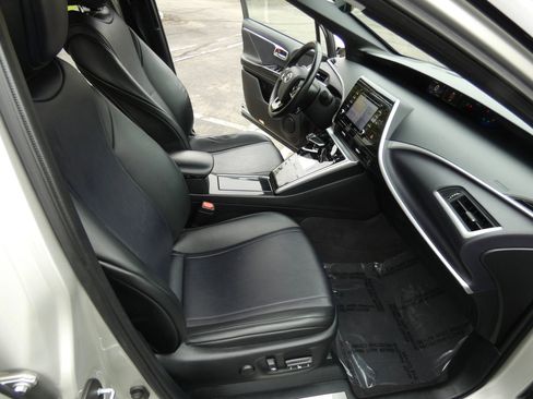 Used 2019 Toyota Mirai image 26