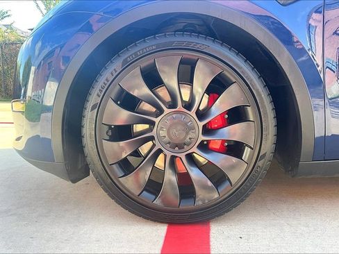 Used 2023 Tesla Model Y Performance AWD/4WD image 10