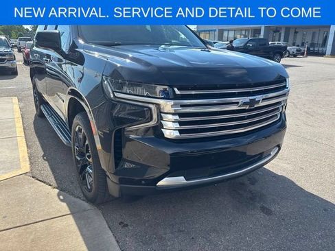 Certified 2023 Chevrolet Suburban High Country w/ Advanced Technology Package AWD/4WD image 4