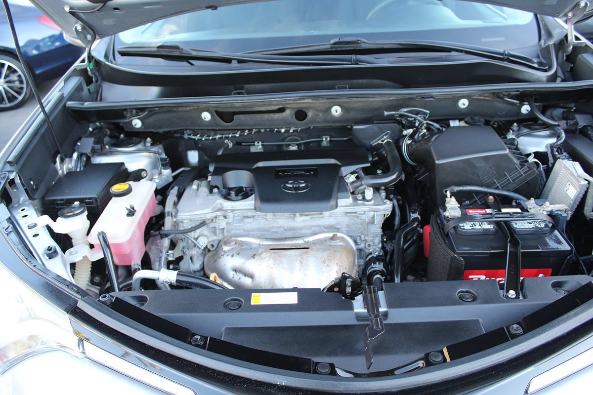 Used 2018 Toyota RAV4 LE FWD image 30