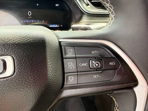 Used 2024 Jeep Grand Cherokee Laredo RWD image 28