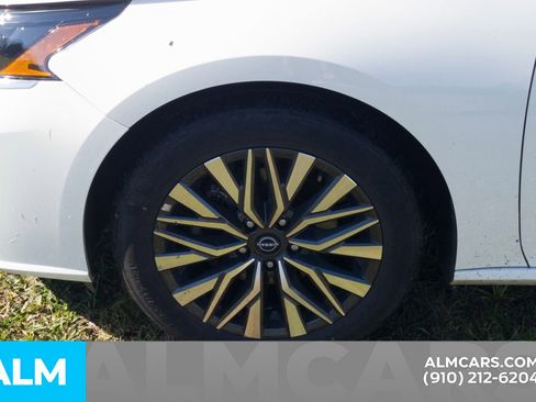 Used 2025 Nissan Altima 2.5 SV FWD image 7