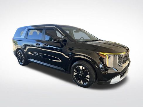 Certified 2025 Kia Carnival LXS FWD image 3