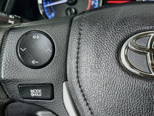 Used 2018 Toyota Corolla LE FWD image 11