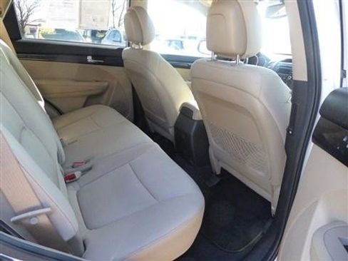 Used 2012 Kia Sorento LX w/ Convenience Pkg image 18