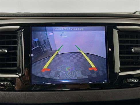 Used 2018 Chrysler Pacifica Touring-L w/ Premium Audio Group image 13