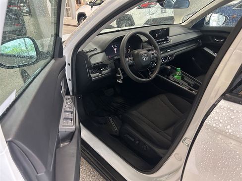 Used 2023 Honda Accord EX image 5