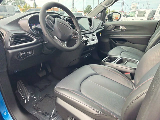 New 2027 Chrysler Pacifica Select AWD/4WD image 19