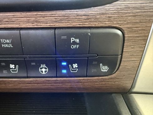 Used 2013 RAM 1500 Laramie w/ Convenience Group image 39