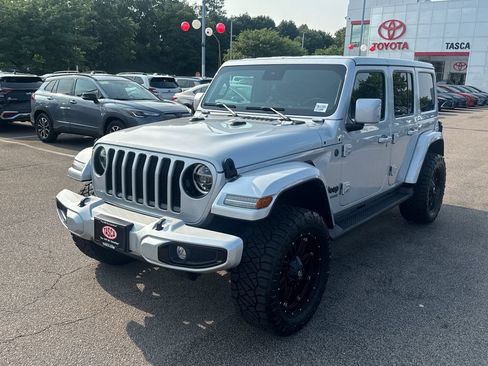Used 2022 Jeep Wrangler Unlimited Sahara AWD/4WD image 3