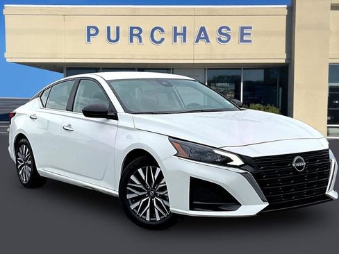 Used 2025 Nissan Altima 2.5 SV FWD image 1