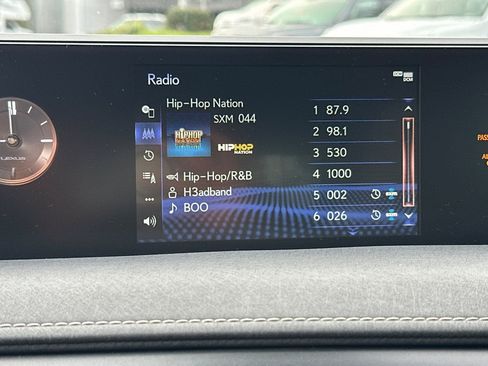 Used 2020 Lexus UX 250h w/ Premium Package image 18