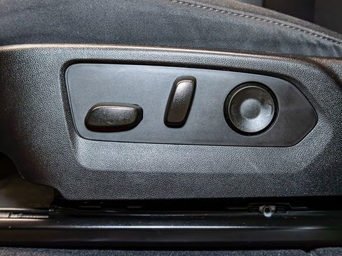 Used 2023 Chevrolet Colorado Trail Boss w/ Technology Package image 21