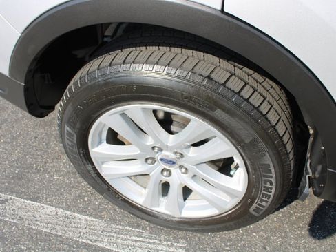 Used 2018 Ford Explorer XLT w/ Equipment Group 201A image 23