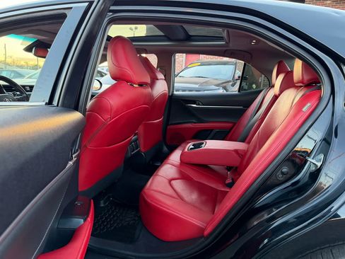 Used 2018 Toyota Camry XSE image 16