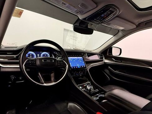 Used 2022 Jeep Grand Cherokee L Limited w/ Black Appearance Package image 25