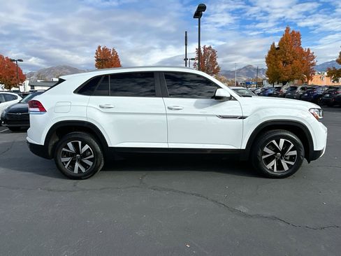 Used 2021 Volkswagen Atlas Cross Sport SE image 2