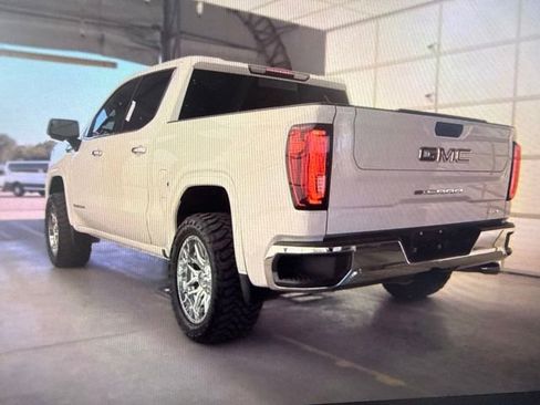 Used 2020 GMC Sierra 1500 SLT RWD image 4