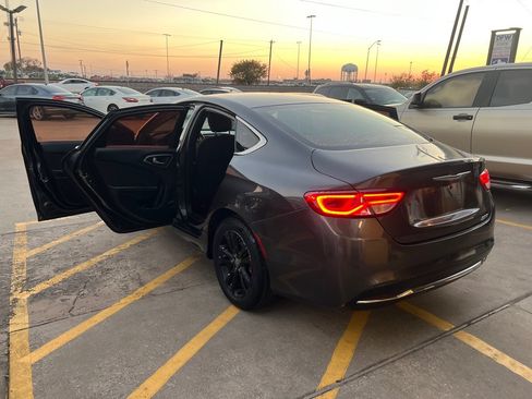 Used 2015 Chrysler 200 Limited FWD image 9