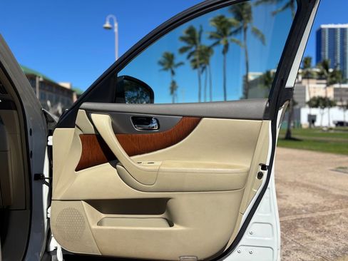 Used 2015 INFINITI QX70 AWD w/ Premium Package image 16