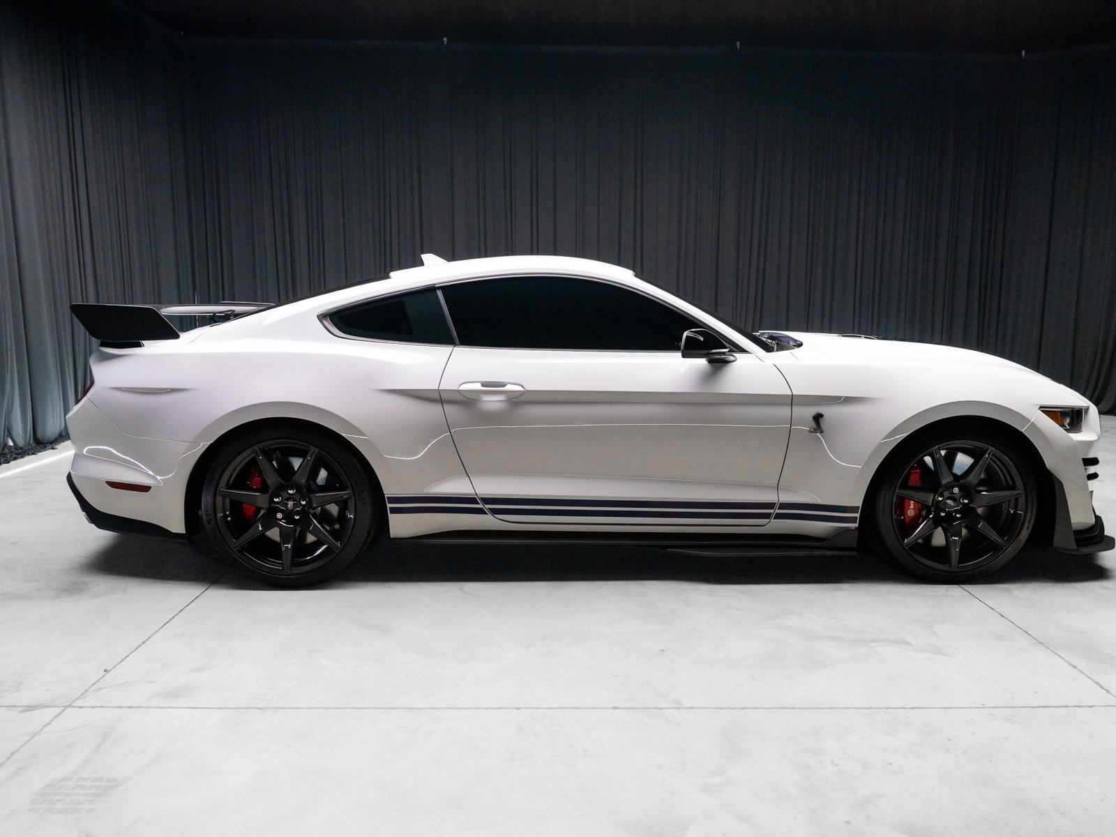 Used 2021 Ford Mustang Shelby GT500 w/ Carbon Fiber Track Pack RWD image 15